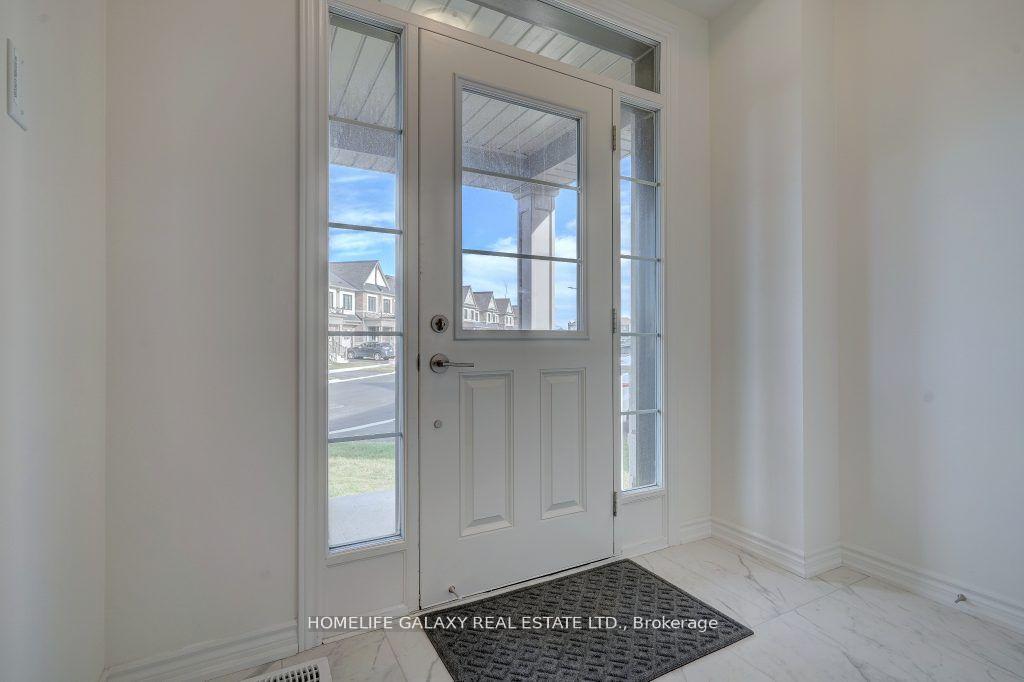 Photo 3 of 28 Velvet Drive, Whitby, Rural Whitby — HOMEH