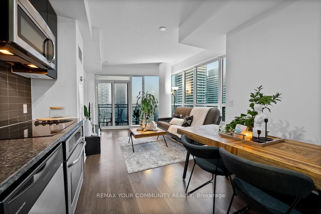 Photo 8 of Unit 2215, 98 Lillian St, Toronto, Mount Pleasant West — HOMEH
