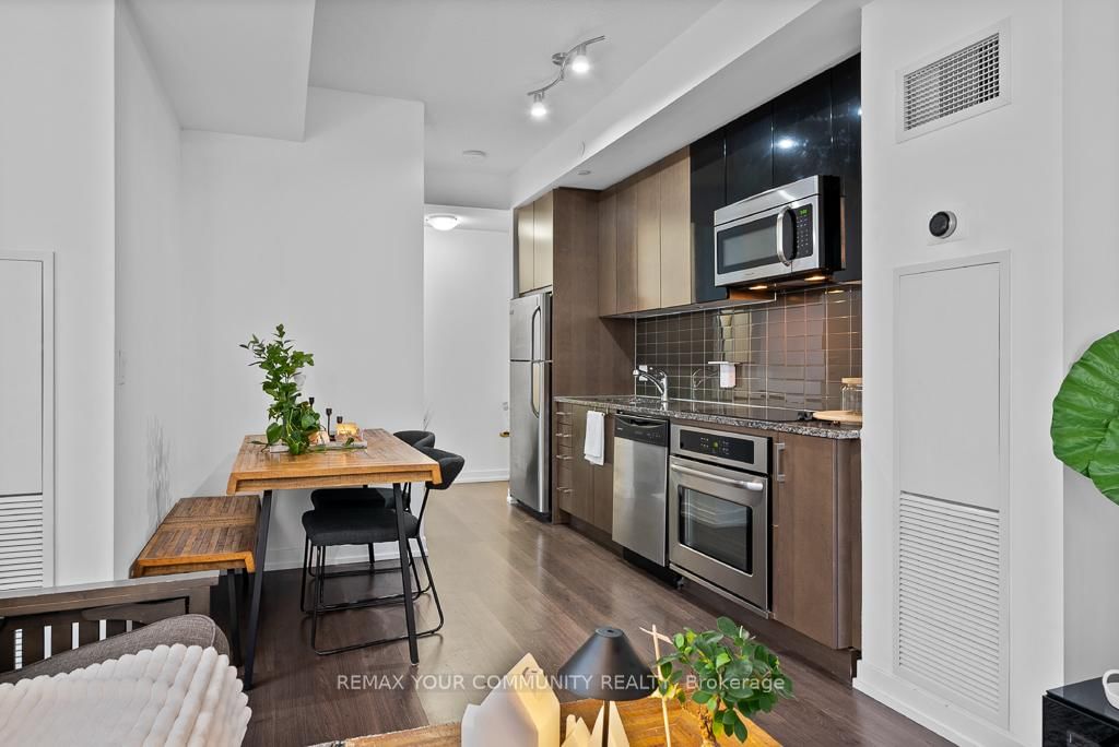 Photo 7 of Unit 2215, 98 Lillian St, Toronto, Mount Pleasant West — HOMEH