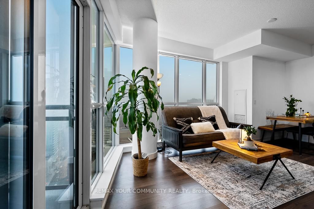 Photo 10 of Unit 2215, 98 Lillian St, Toronto, Mount Pleasant West — HOMEH
