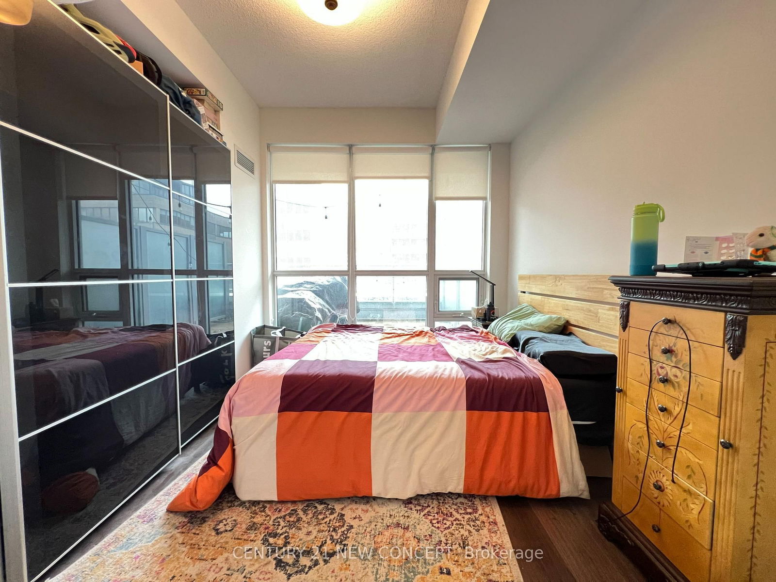 Photo 1 of Unit 812, 98 Lillian St, Toronto, Mount Pleasant West — HOMEH