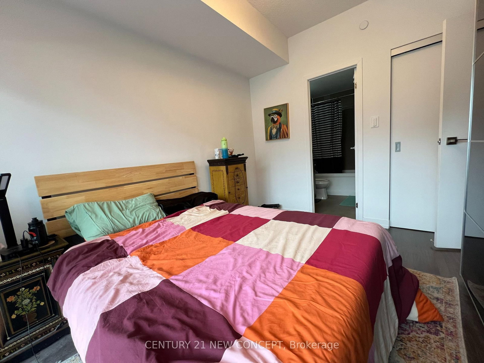 Photo 6 of Unit 812, 98 Lillian St, Toronto, Mount Pleasant West — HOMEH