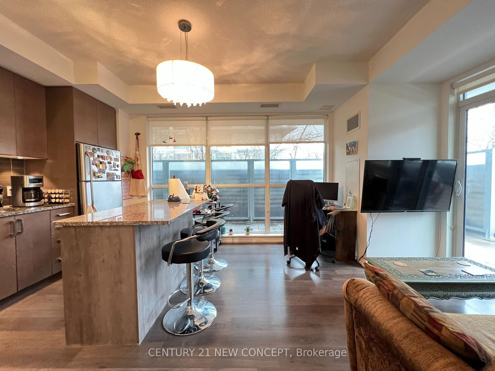 Photo 5 of Unit 812, 98 Lillian St, Toronto, Mount Pleasant West — HOMEH