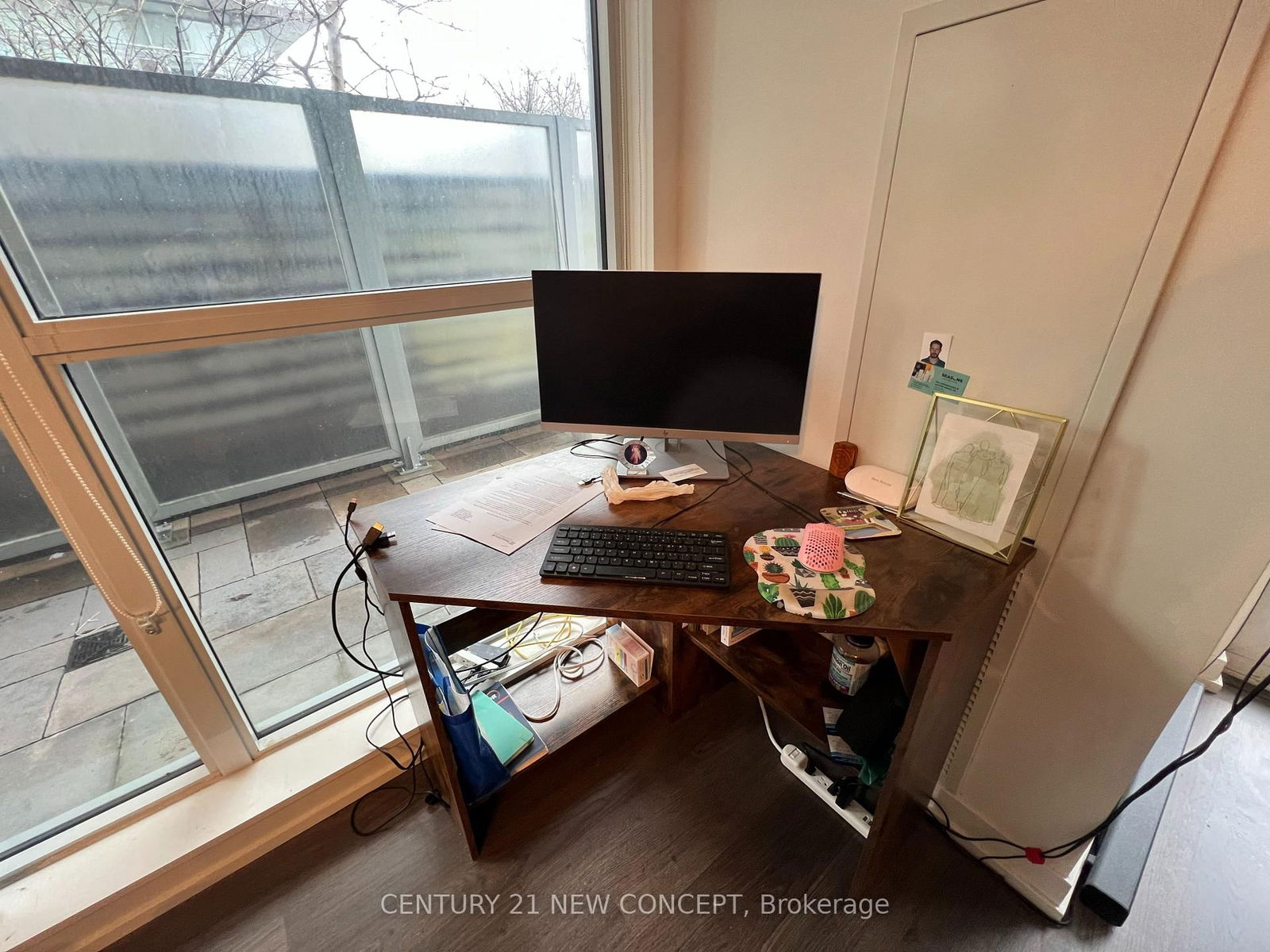 Photo 3 of Unit 812, 98 Lillian St, Toronto, Mount Pleasant West — HOMEH