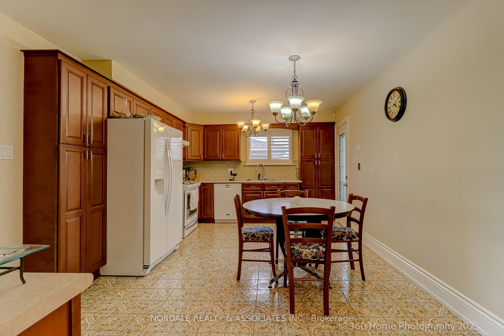 Photo 5 of 67 Button Road, Vaughan, West Woodbridge — HOMEH