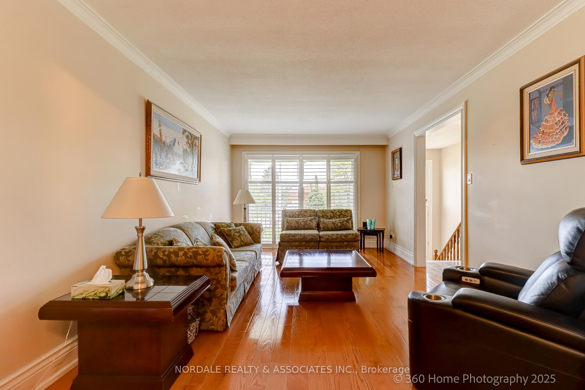 Photo 6 of 67 Button Road, Vaughan, West Woodbridge — HOMEH