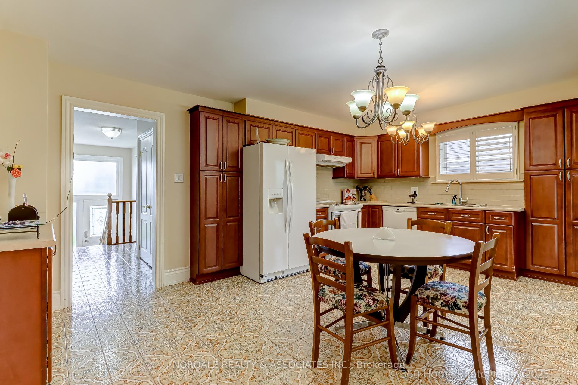Photo 9 of 67 Button Road, Vaughan, West Woodbridge — HOMEH