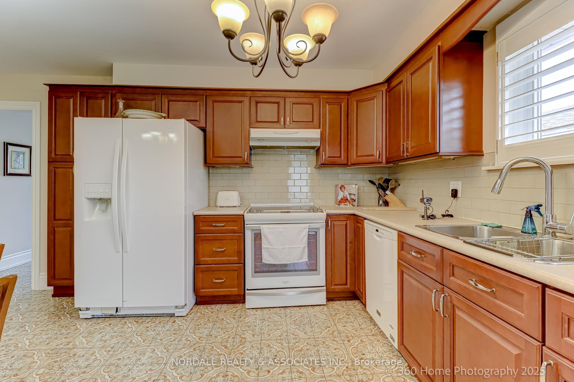 Photo 10 of 67 Button Road, Vaughan, West Woodbridge — HOMEH
