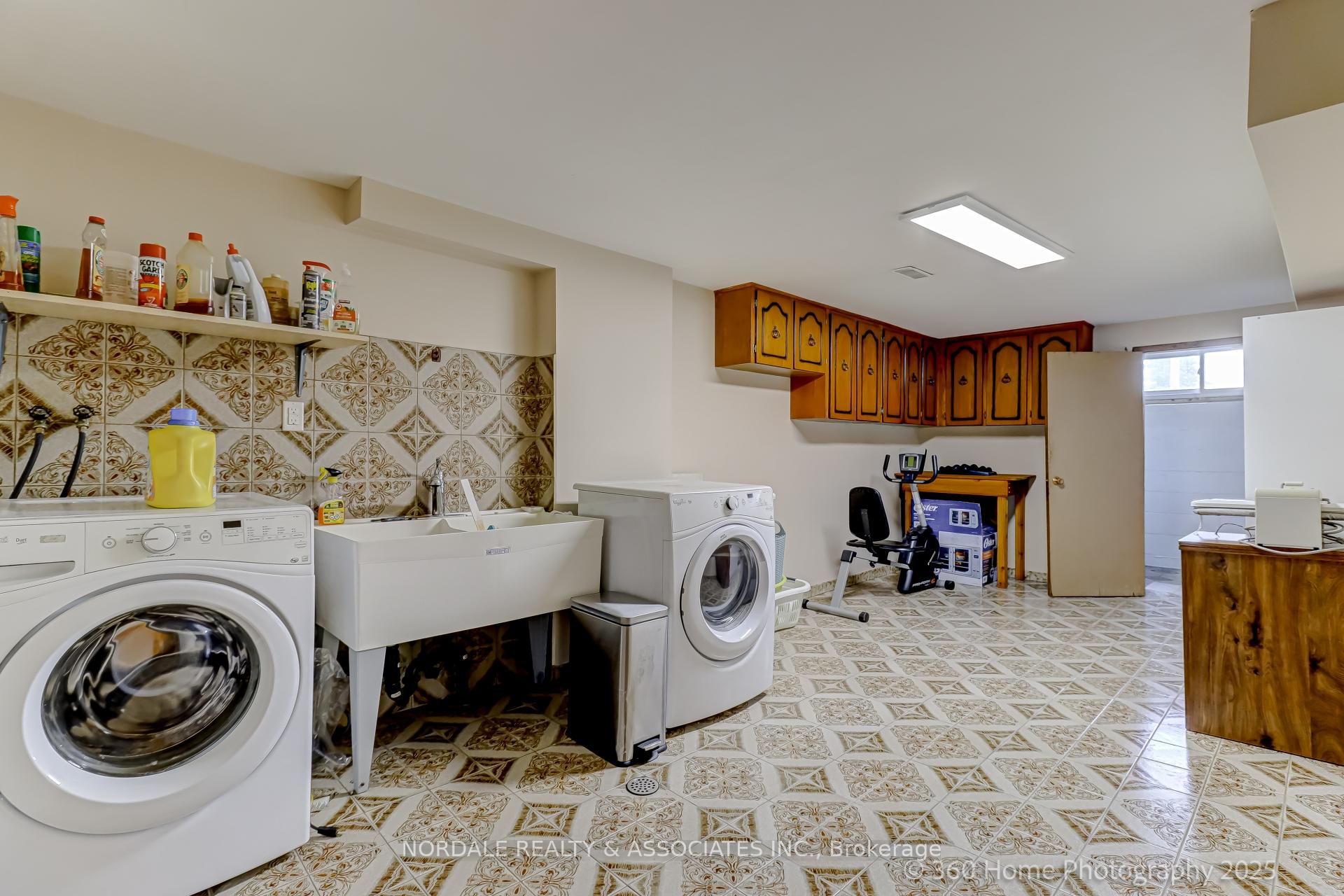 Photo 16 of 67 Button Road, Vaughan, West Woodbridge — HOMEH