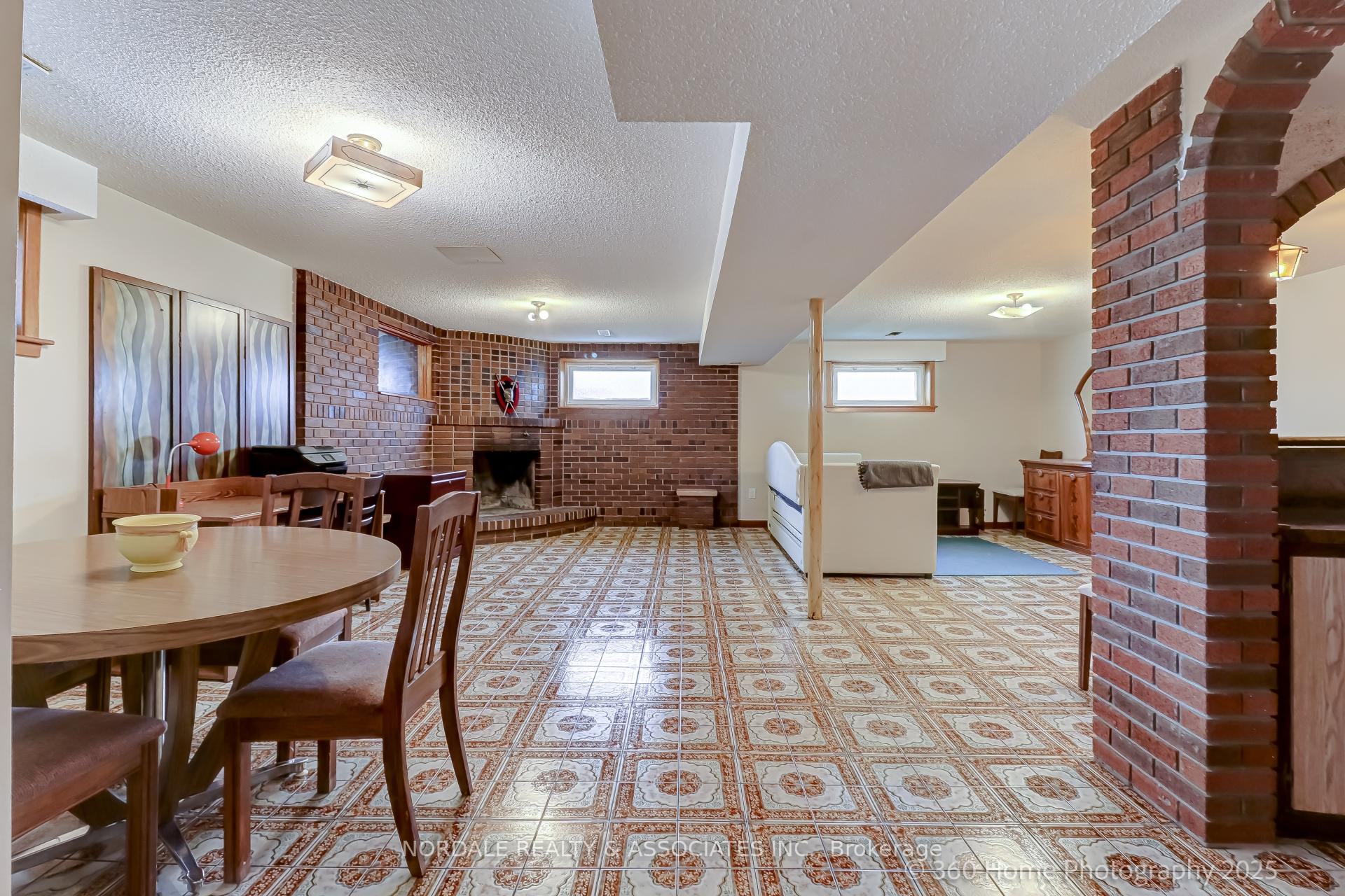 Photo 17 of 67 Button Road, Vaughan, West Woodbridge — HOMEH