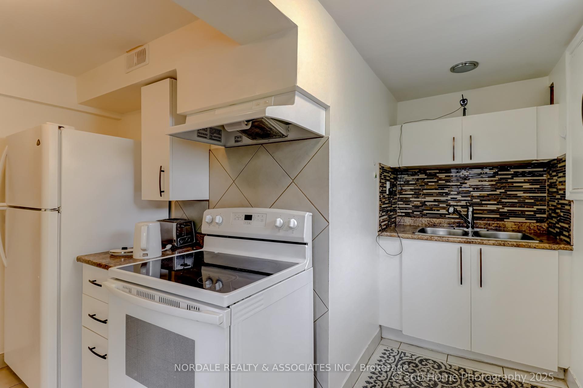 Photo 18 of 67 Button Road, Vaughan, West Woodbridge — HOMEH