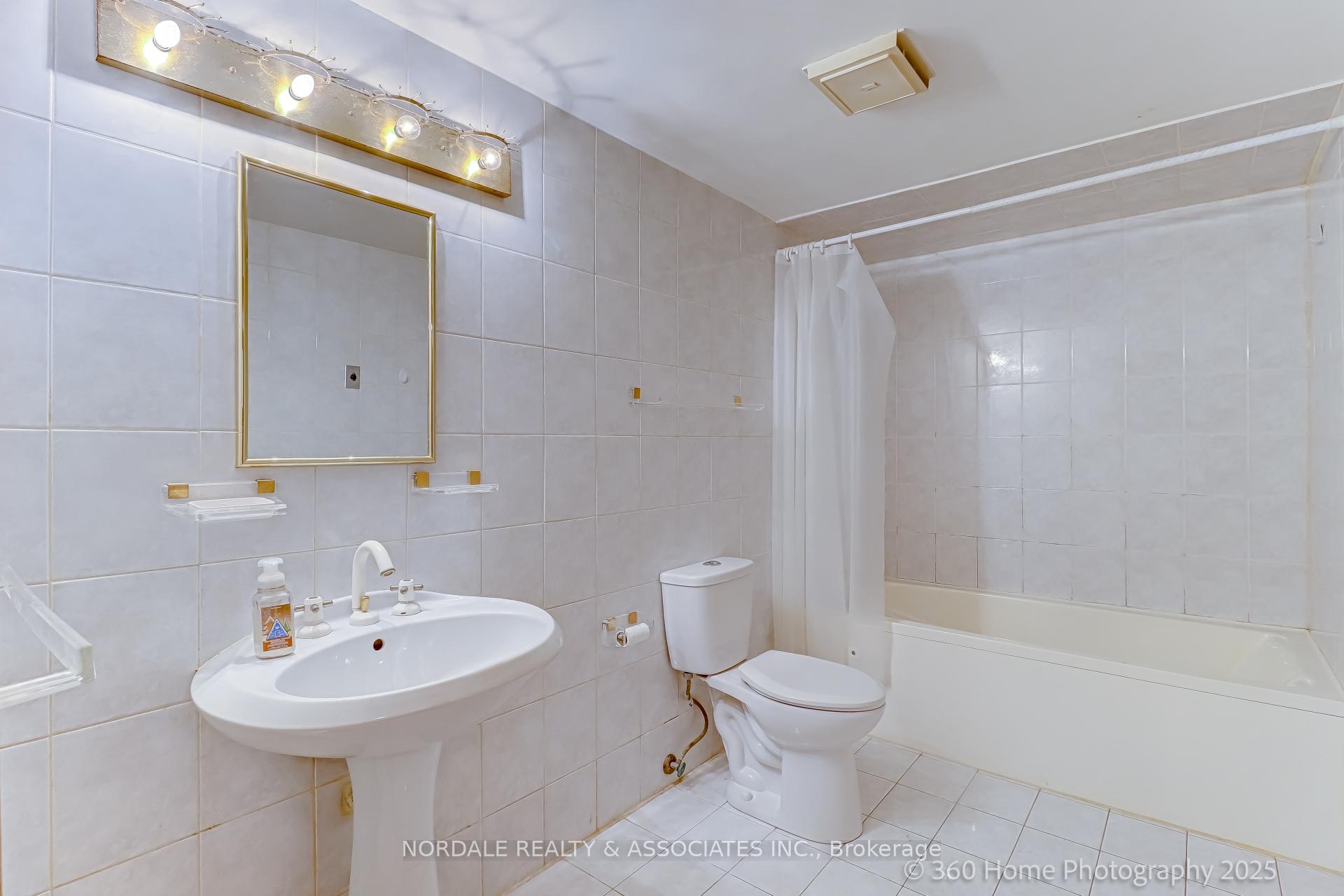 Photo 19 of 67 Button Road, Vaughan, West Woodbridge — HOMEH