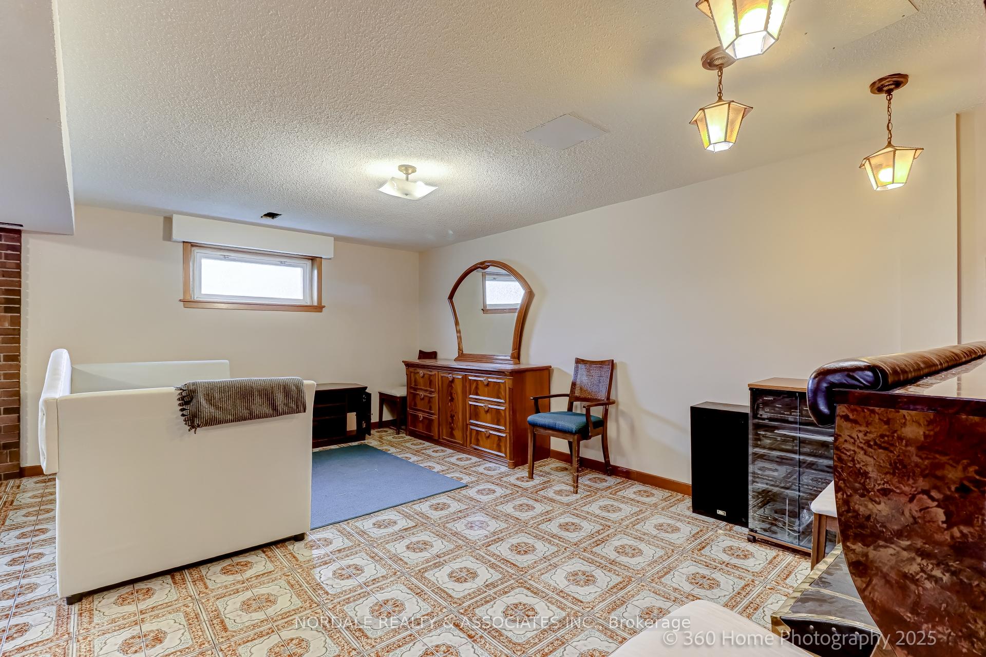 Photo 20 of 67 Button Road, Vaughan, West Woodbridge — HOMEH