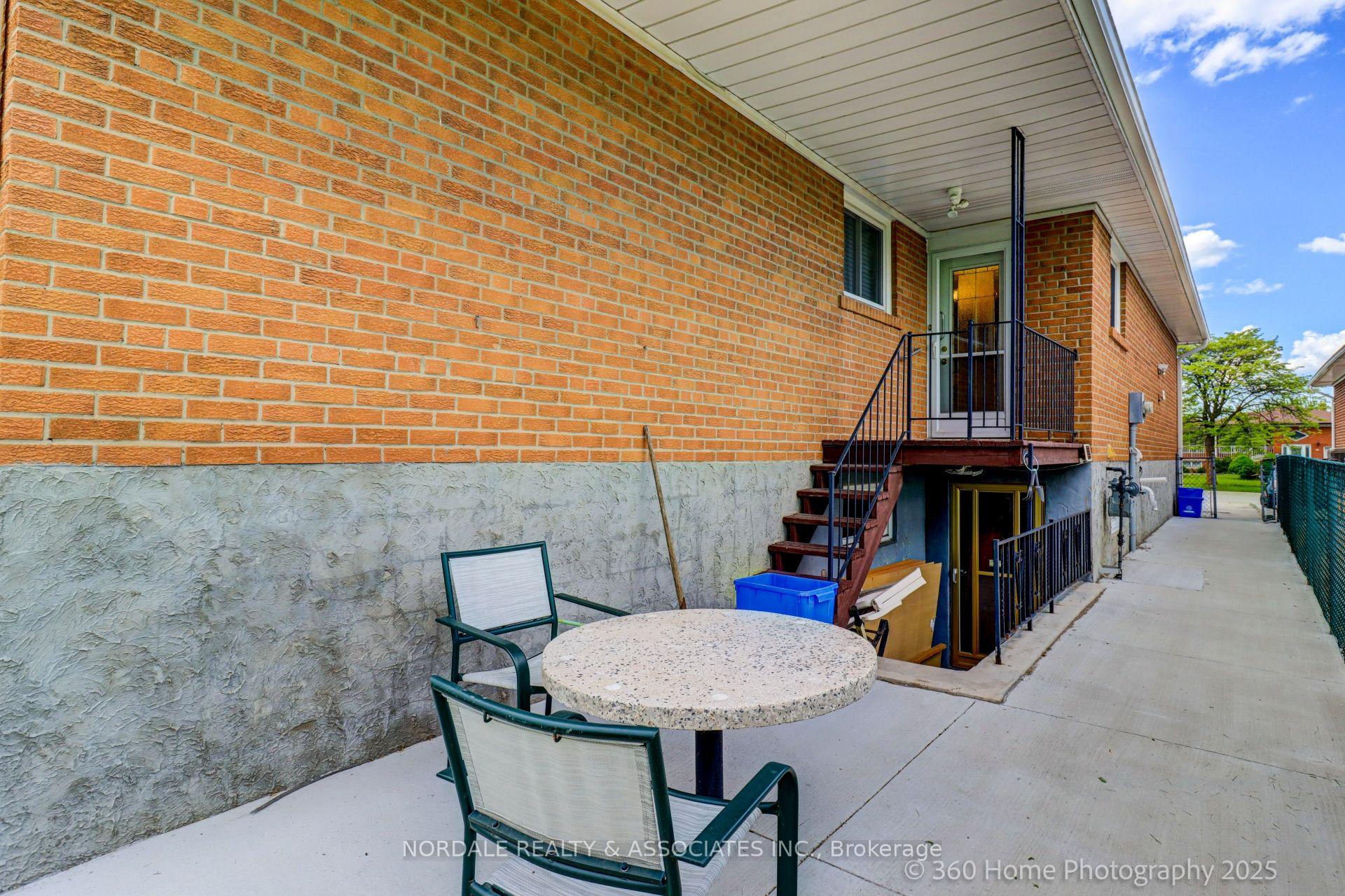 Photo 22 of 67 Button Road, Vaughan, West Woodbridge — HOMEH