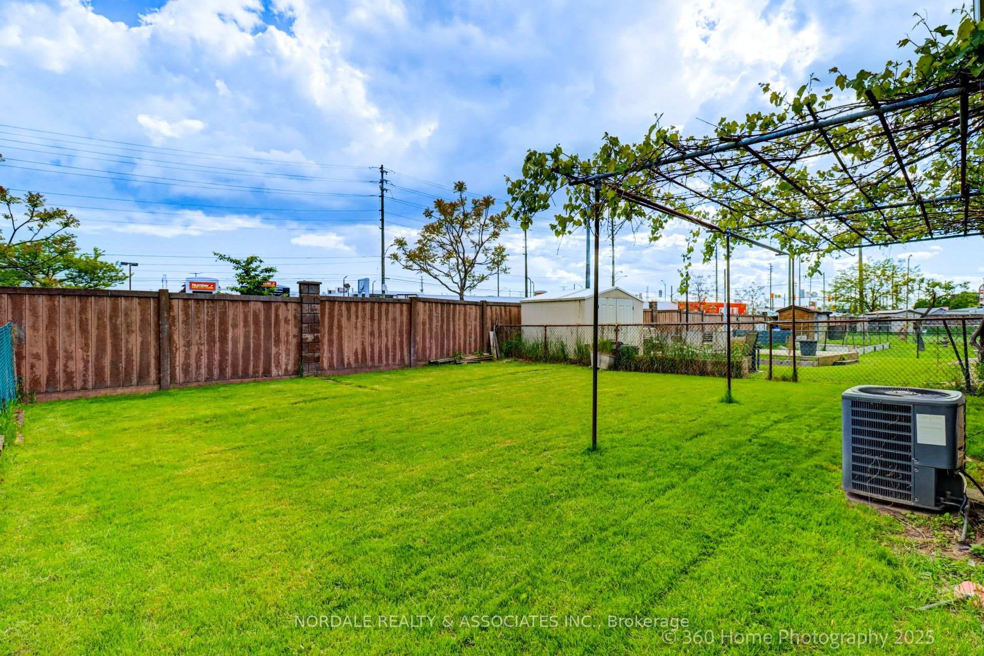 Photo 23 of 67 Button Road, Vaughan, West Woodbridge — HOMEH