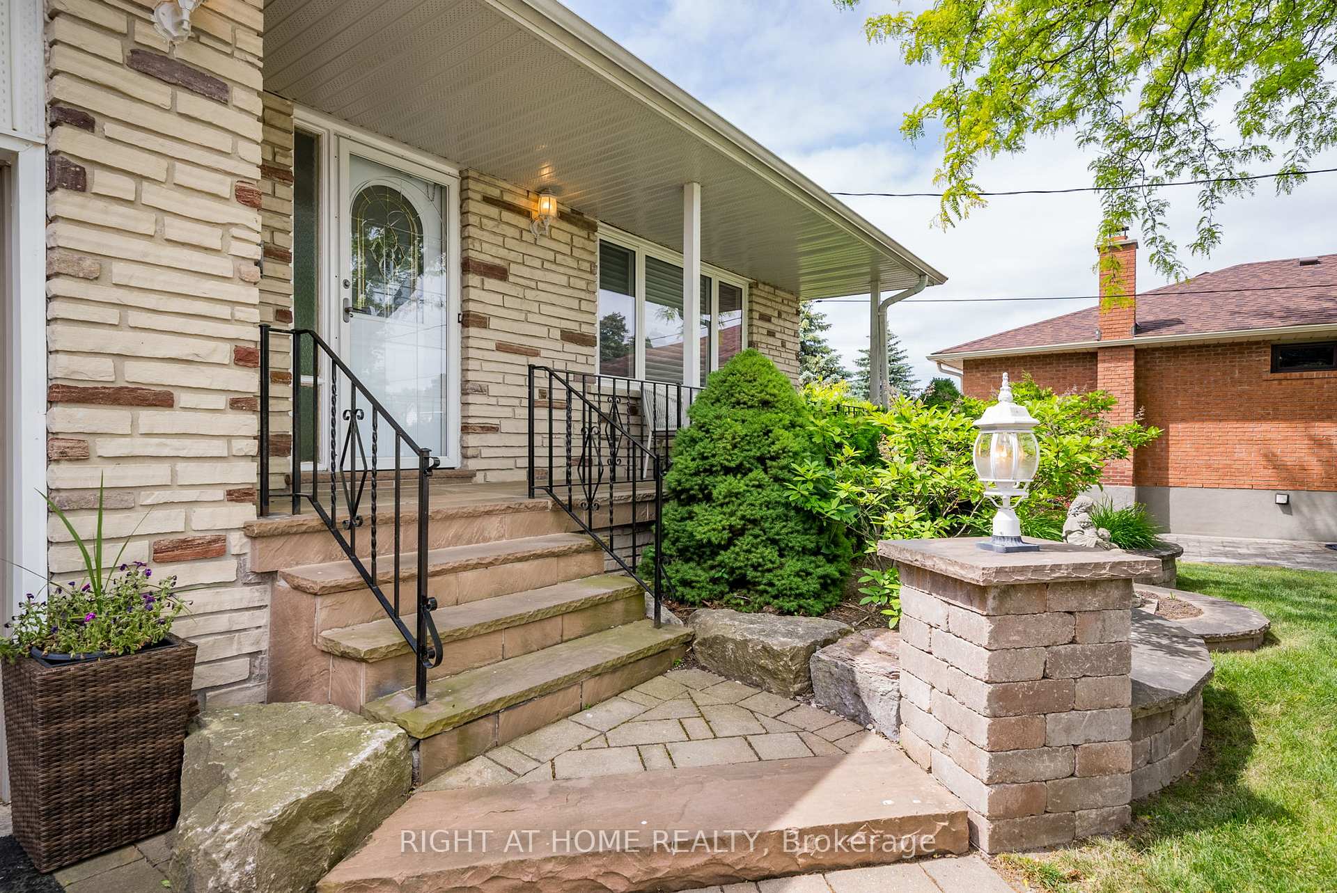 Photo 3 of 109 Crawforth Street, Whitby, Blue Grass Meadows — HOMEH
