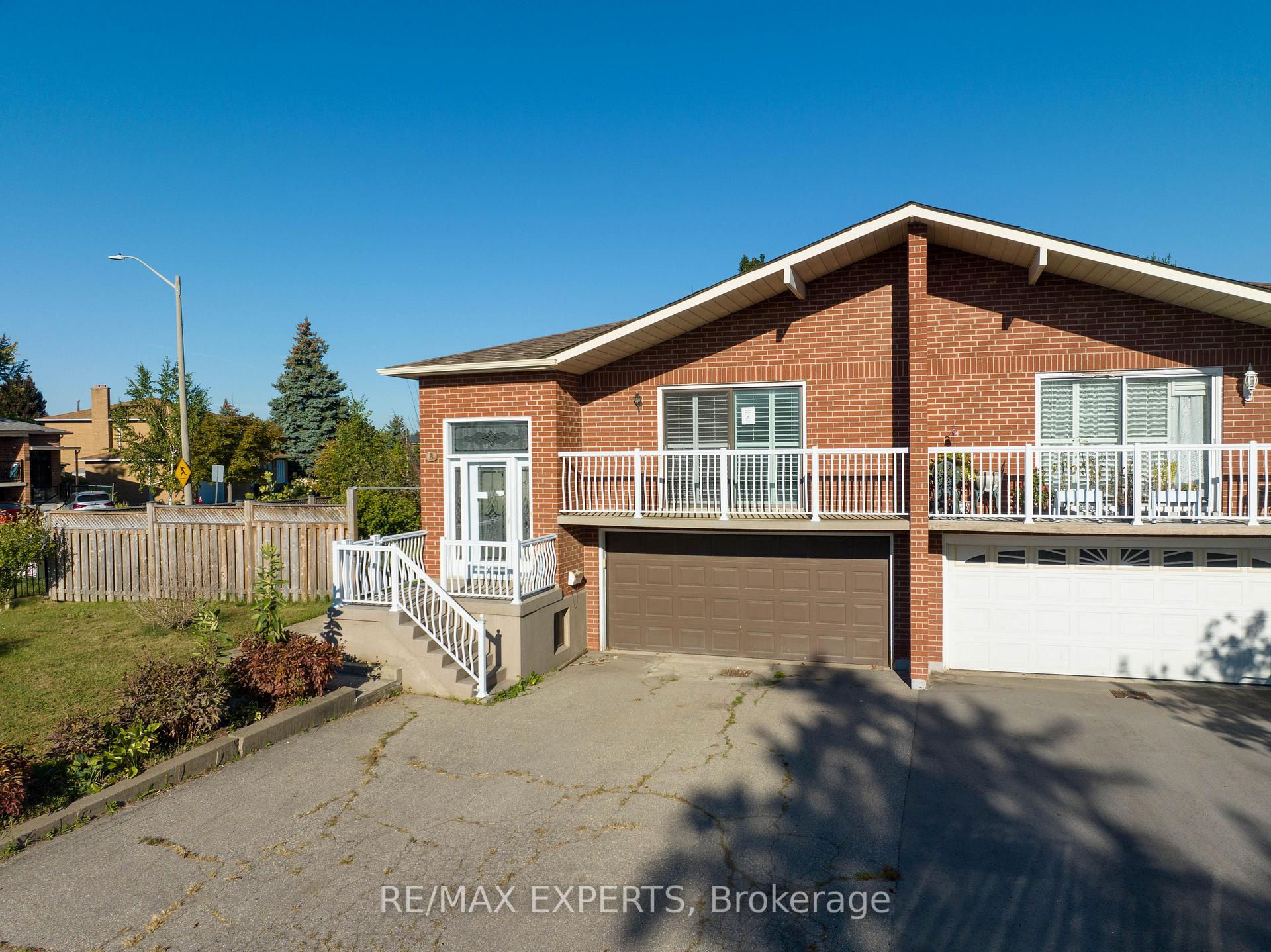 Photo 1 of 8 Brussels Court, Vaughan, East Woodbridge — HOMEH