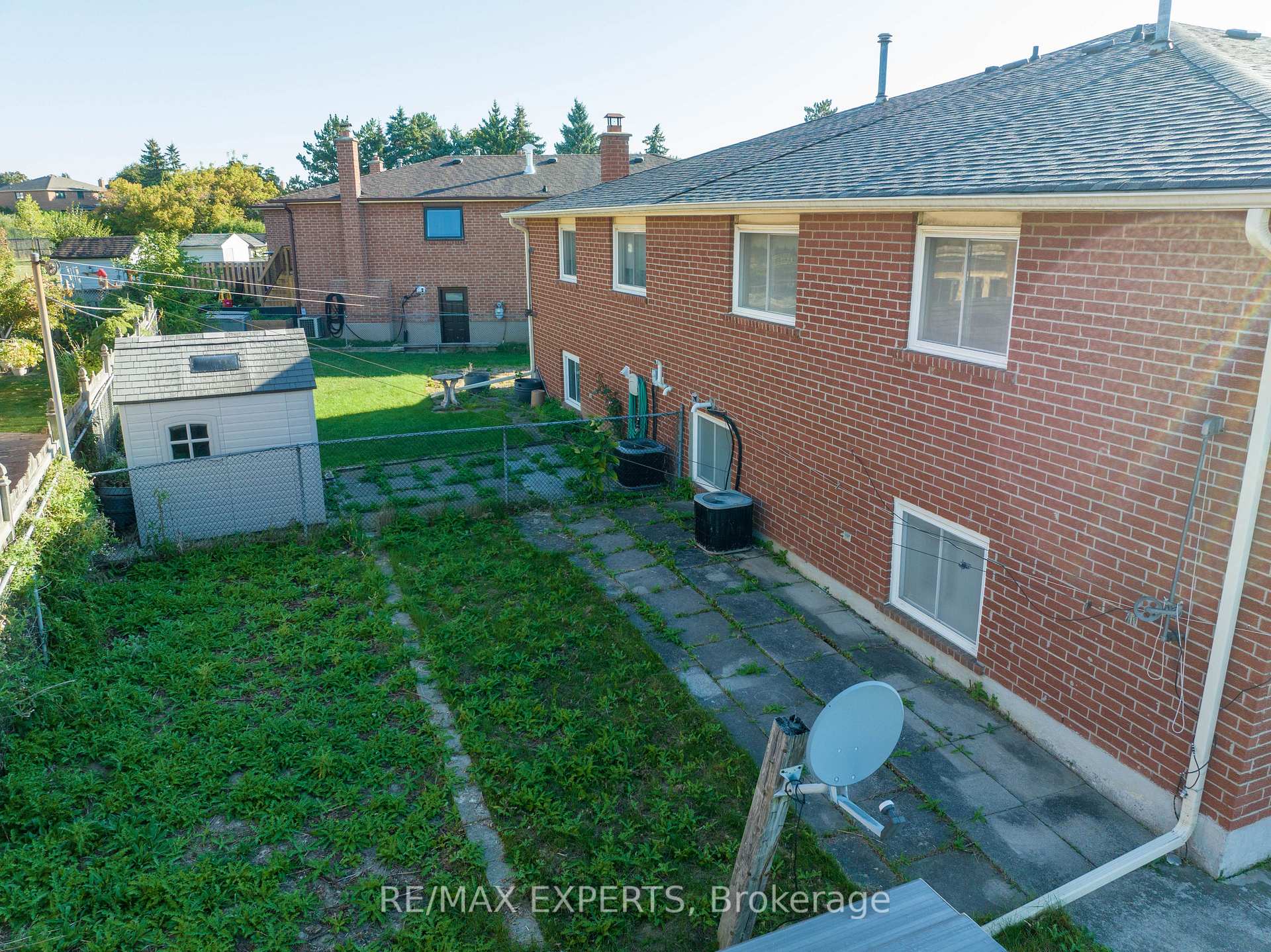 Photo 11 of 8 Brussels Court, Vaughan, East Woodbridge — HOMEH