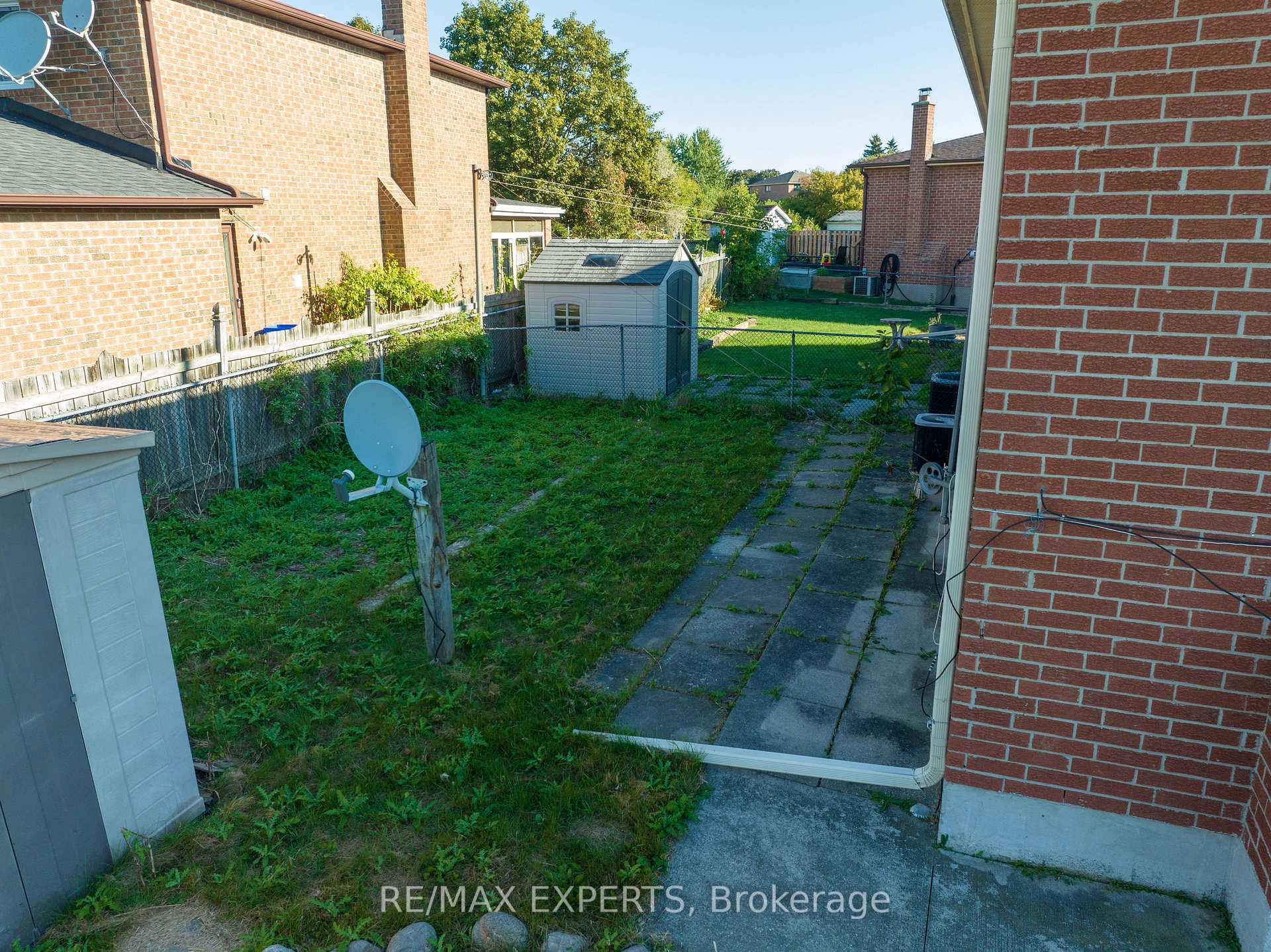 Photo 12 of 8 Brussels Court, Vaughan, East Woodbridge — HOMEH