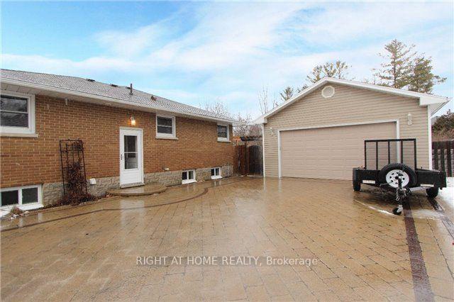 Photo 3 of 132 Winchester Road E, Whitby, Brooklin — HOMEH