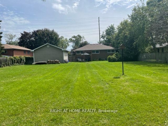Photo 5 of 132 Winchester Road E, Whitby, Brooklin — HOMEH