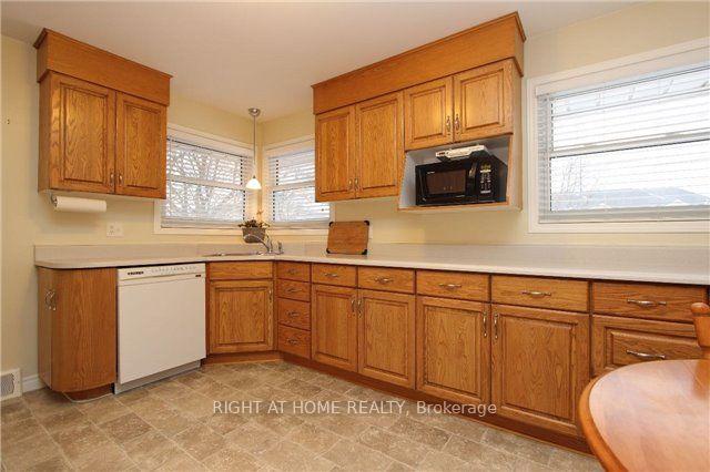 Photo 7 of 132 Winchester Road E, Whitby, Brooklin — HOMEH