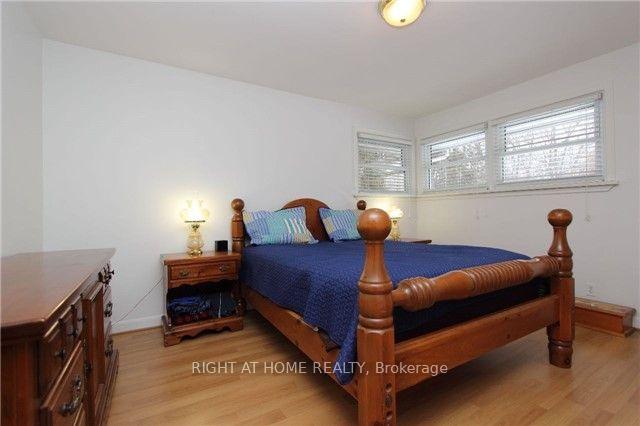Photo 12 of 132 Winchester Road E, Whitby, Brooklin — HOMEH