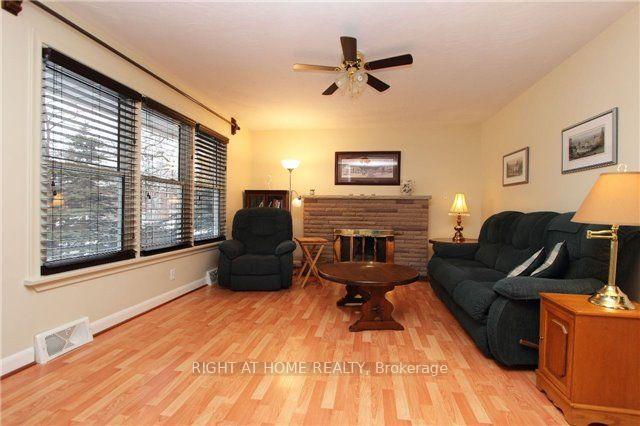 Photo 22 of 132 Winchester Road E, Whitby, Brooklin — HOMEH