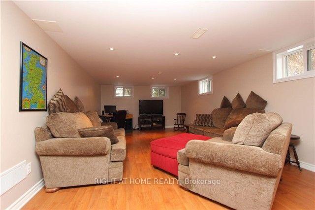 Photo 23 of 132 Winchester Road E, Whitby, Brooklin — HOMEH
