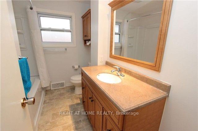 Photo 24 of 132 Winchester Road E, Whitby, Brooklin — HOMEH