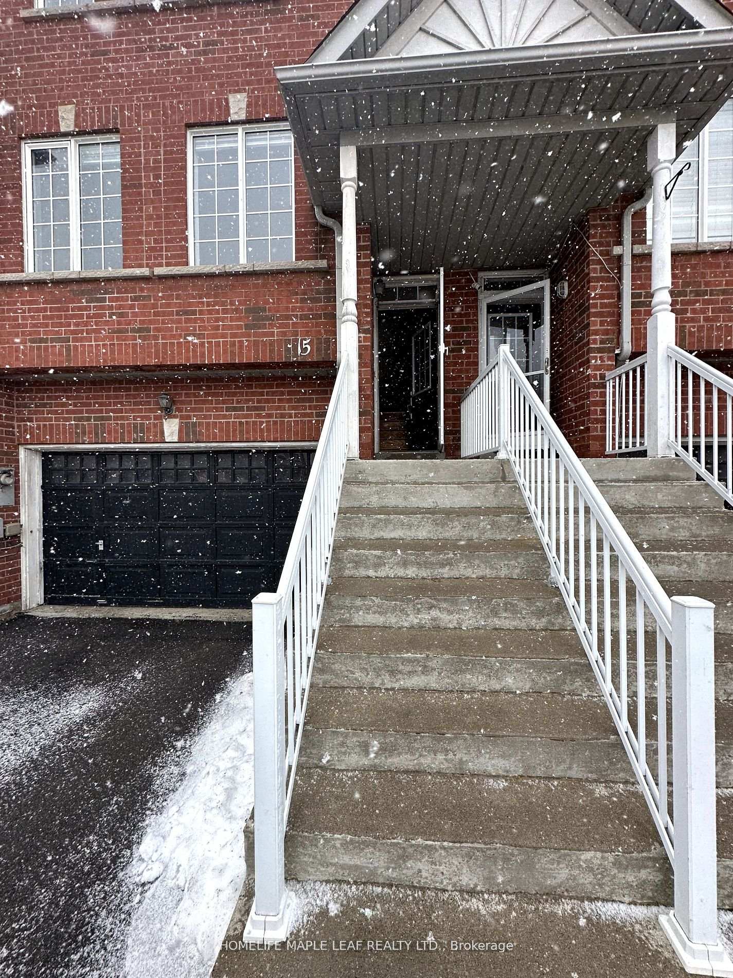 Photo 3 of 15 Pikake Court, Vaughan, Maple — HOMEH