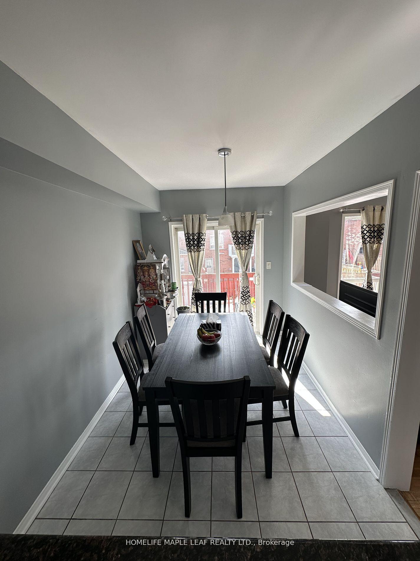 Photo 5 of 15 Pikake Court, Vaughan, Maple — HOMEH