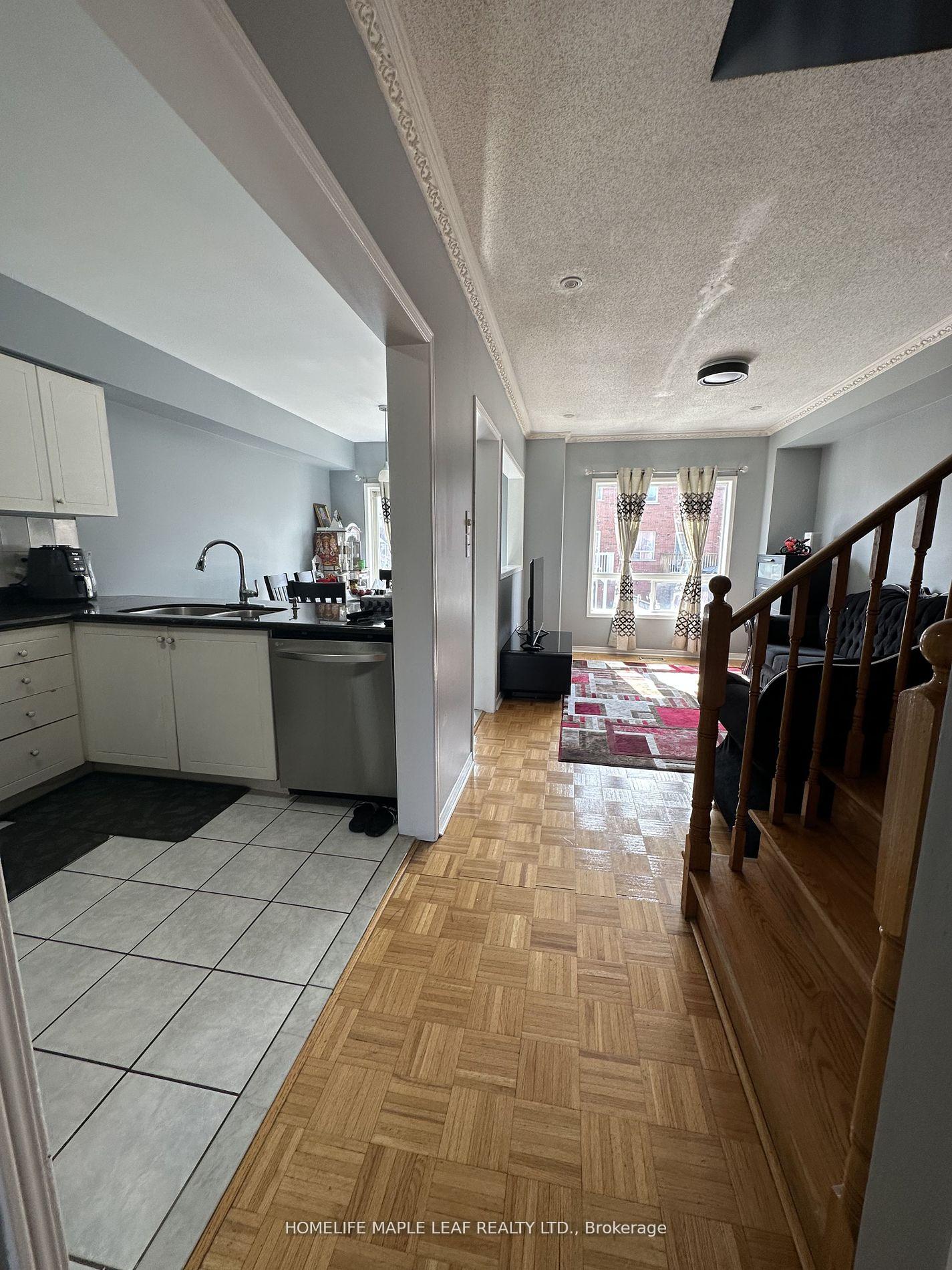 Photo 6 of 15 Pikake Court, Vaughan, Maple — HOMEH