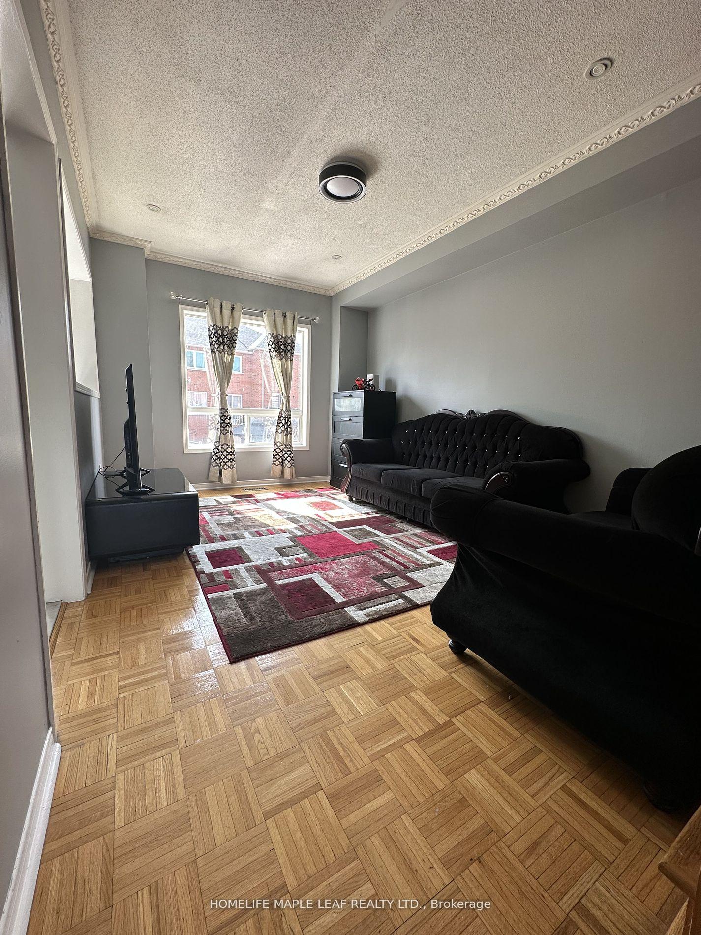 Photo 8 of 15 Pikake Court, Vaughan, Maple — HOMEH