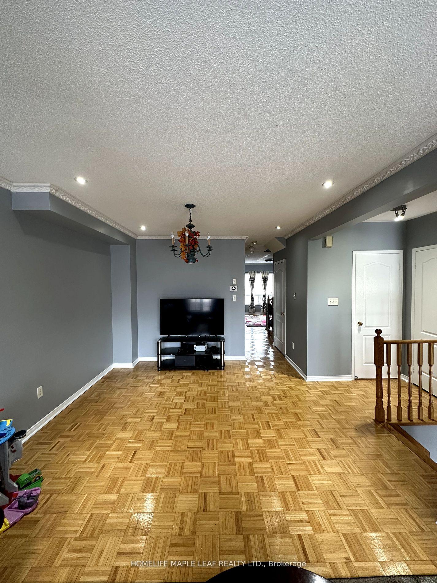 Photo 9 of 15 Pikake Court, Vaughan, Maple — HOMEH