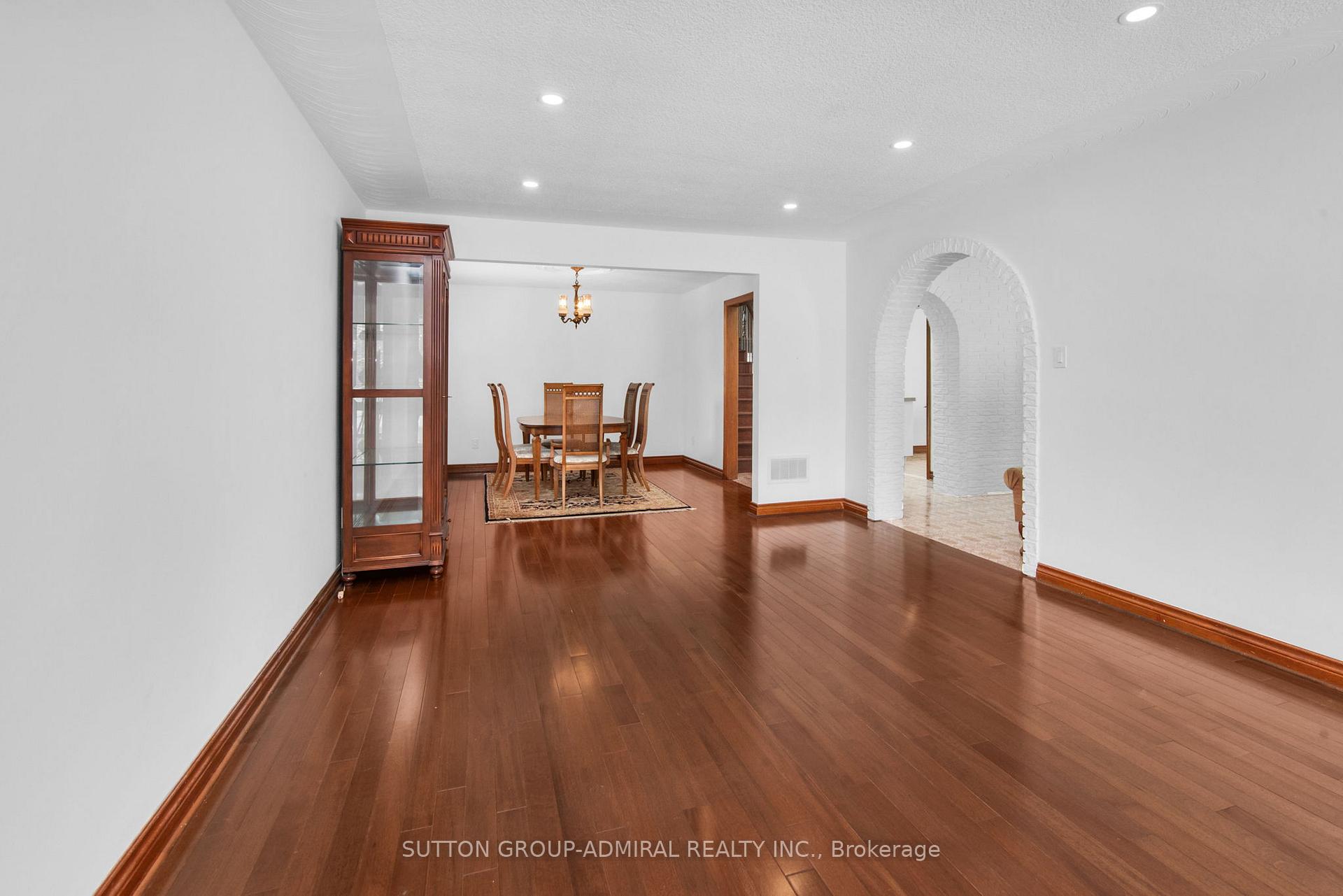 Photo 9 of 57 Arnold Avenue, Vaughan, Crestwood-Springfarm-Yorkhill — HOMEH