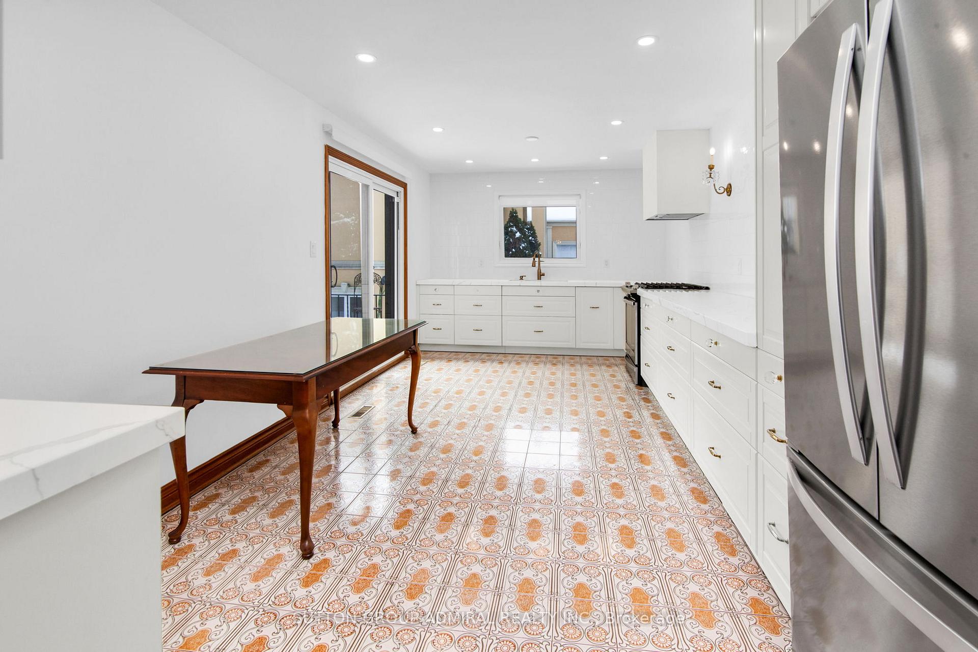 Photo 12 of 57 Arnold Avenue, Vaughan, Crestwood-Springfarm-Yorkhill — HOMEH