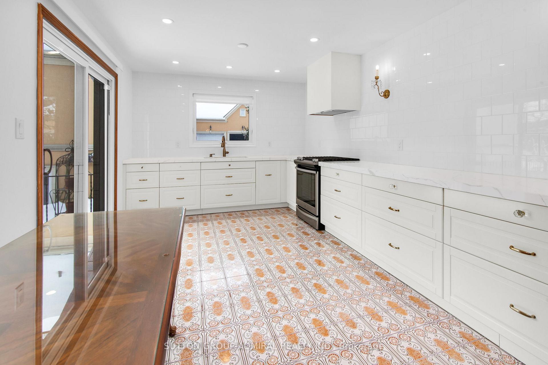 Photo 13 of 57 Arnold Avenue, Vaughan, Crestwood-Springfarm-Yorkhill — HOMEH