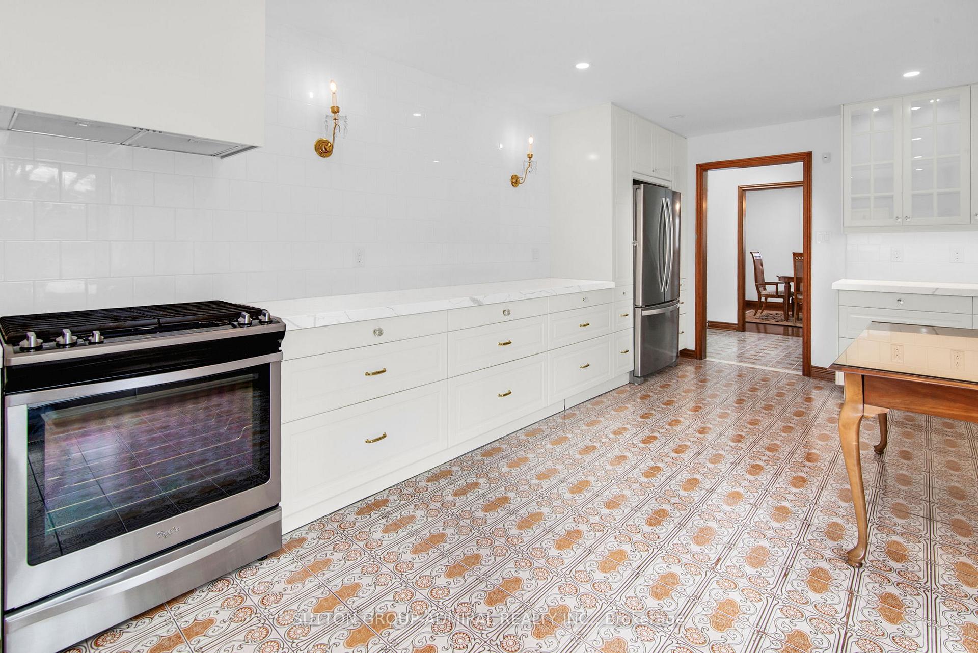 Photo 15 of 57 Arnold Avenue, Vaughan, Crestwood-Springfarm-Yorkhill — HOMEH