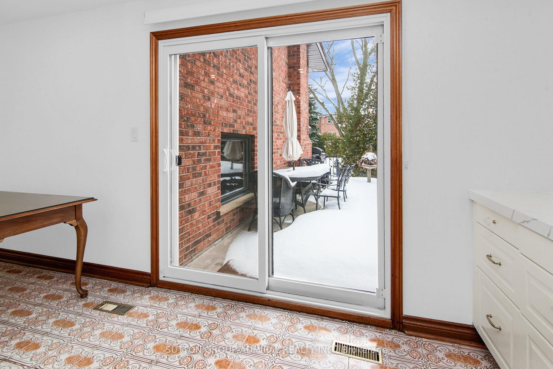 Photo 17 of 57 Arnold Avenue, Vaughan, Crestwood-Springfarm-Yorkhill — HOMEH