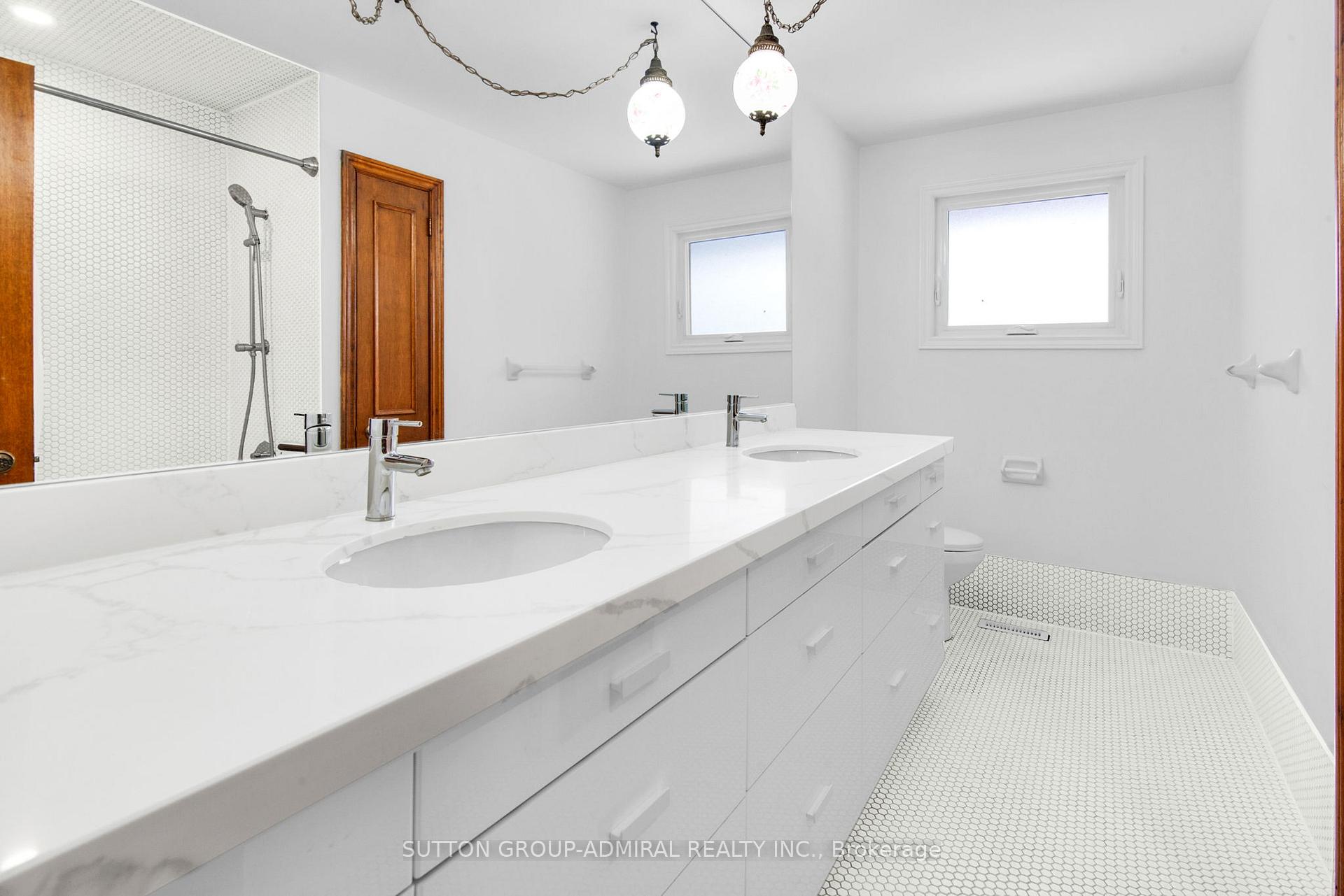 Photo 45 of 57 Arnold Avenue, Vaughan, Crestwood-Springfarm-Yorkhill — HOMEH