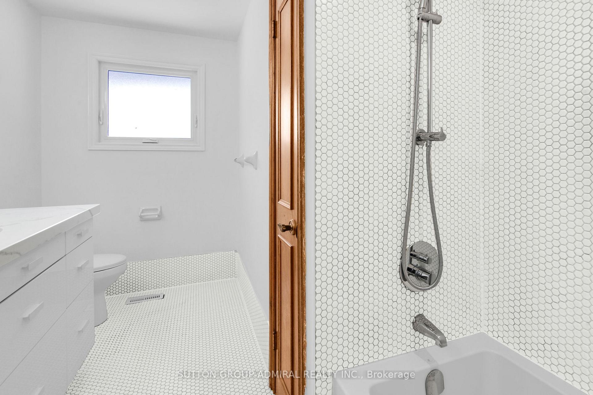 Photo 46 of 57 Arnold Avenue, Vaughan, Crestwood-Springfarm-Yorkhill — HOMEH