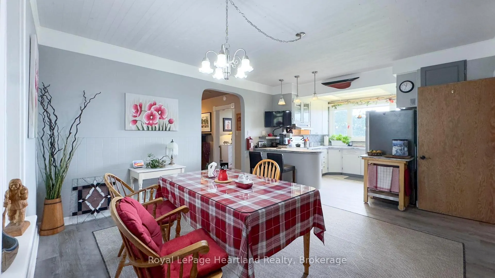 Photo 11 of 73399 London Road, Bluewater, Hay Twp — HOMEH