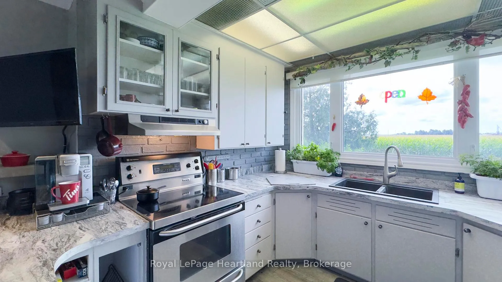 Photo 16 of 73399 London Road, Bluewater, Hay Twp — HOMEH