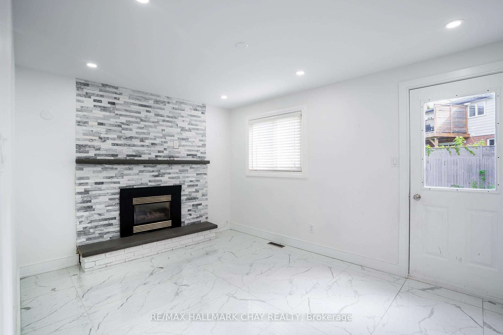 Photo 9 of 72 Jane Crescent, Barrie, Allandale Heights — HOMEH