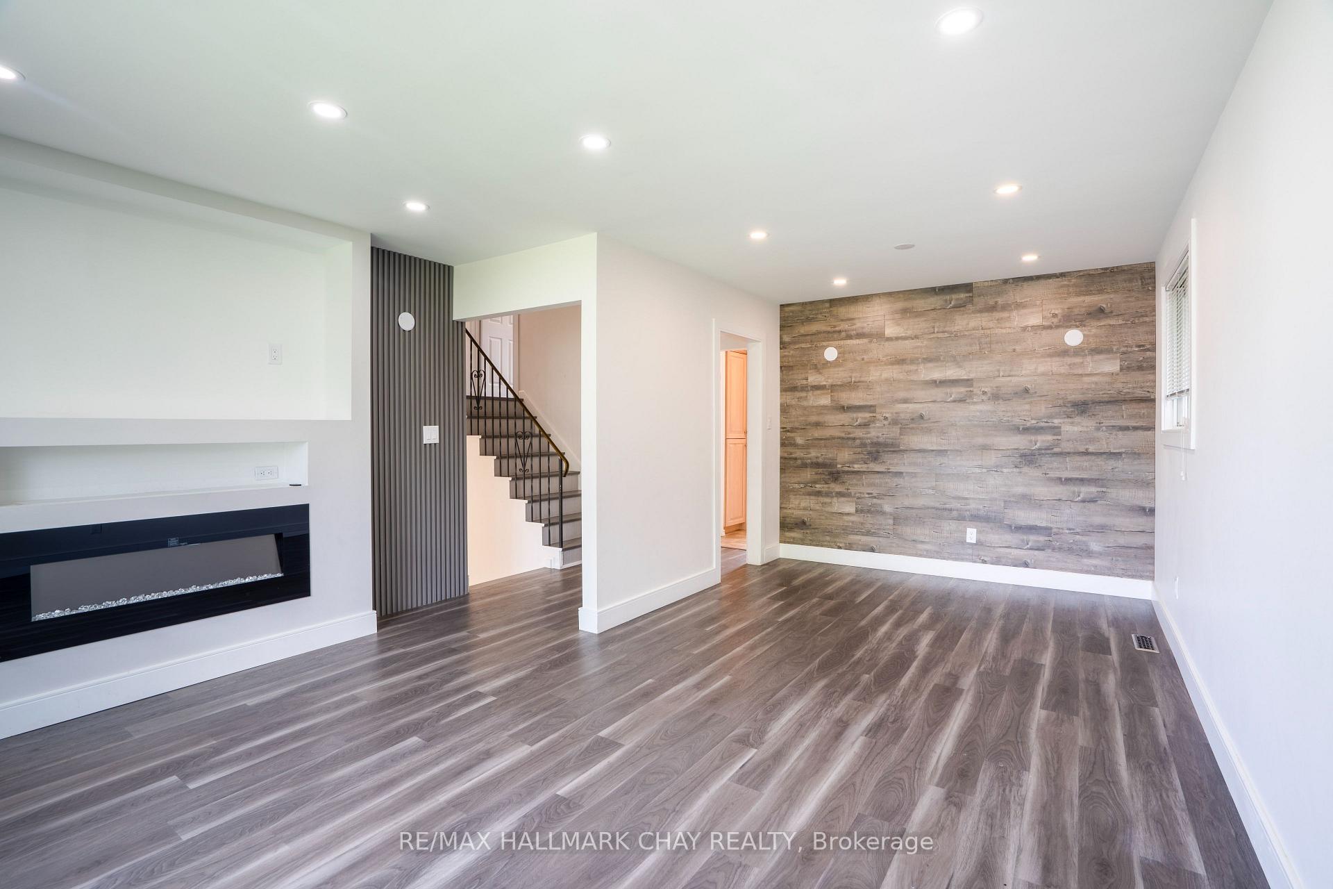 Photo 12 of 72 Jane Crescent, Barrie, Allandale Heights — HOMEH