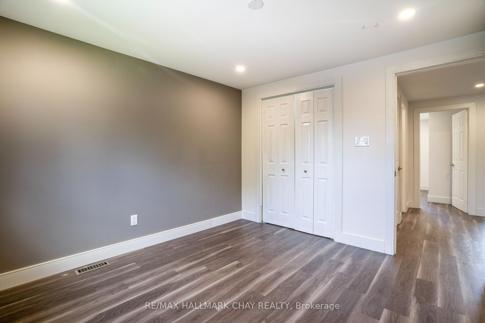 Photo 21 of 72 Jane Crescent, Barrie, Allandale Heights — HOMEH