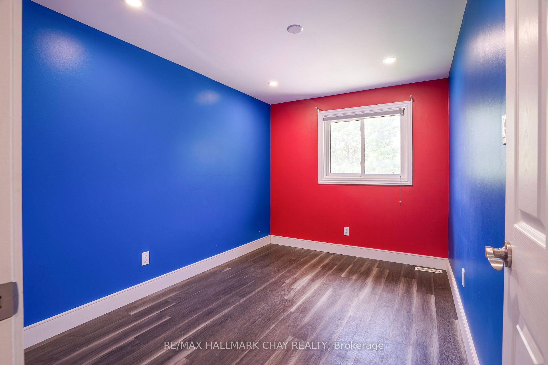 Photo 23 of 72 Jane Crescent, Barrie, Allandale Heights — HOMEH