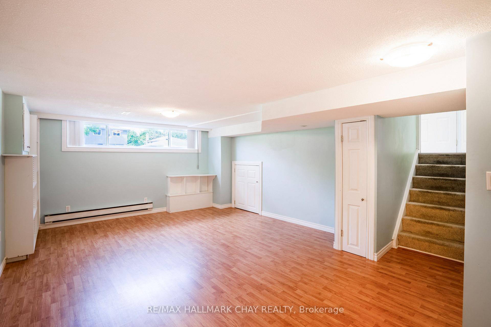 Photo 25 of 72 Jane Crescent, Barrie, Allandale Heights — HOMEH