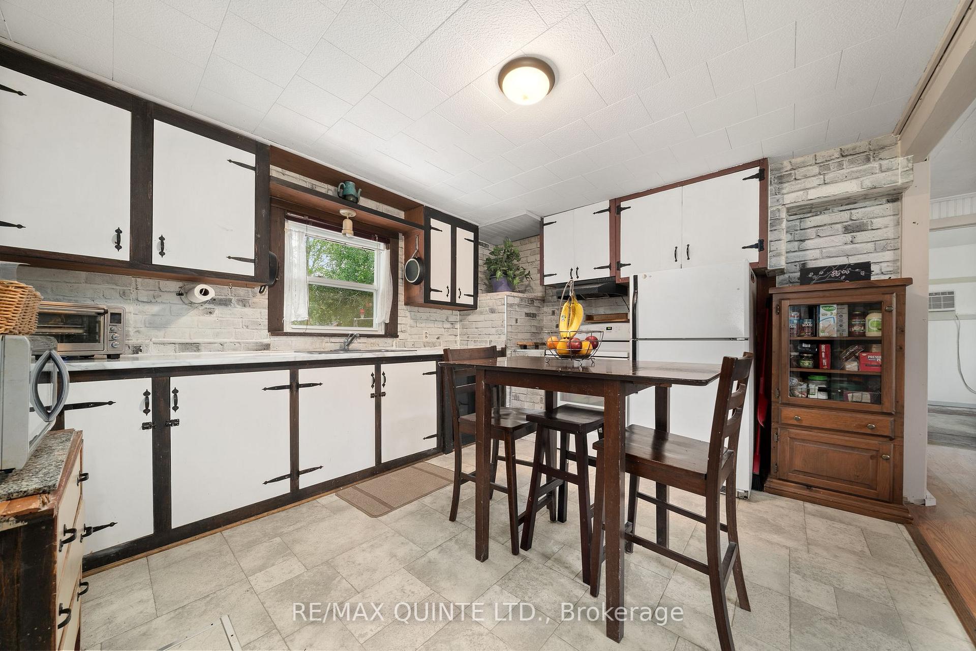 Photo 11 of 754 County Road 28, Prince Edward County, Ameliasburg Ward — HOMEH